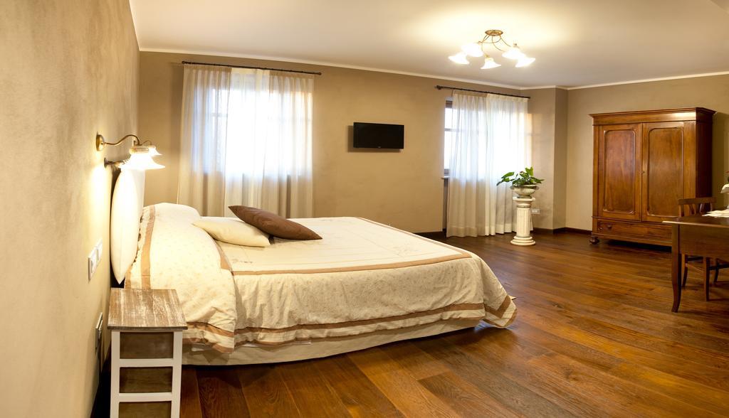 Il Giardino Di Ghilot Bed and Breakfast Cherasco Buitenkant foto