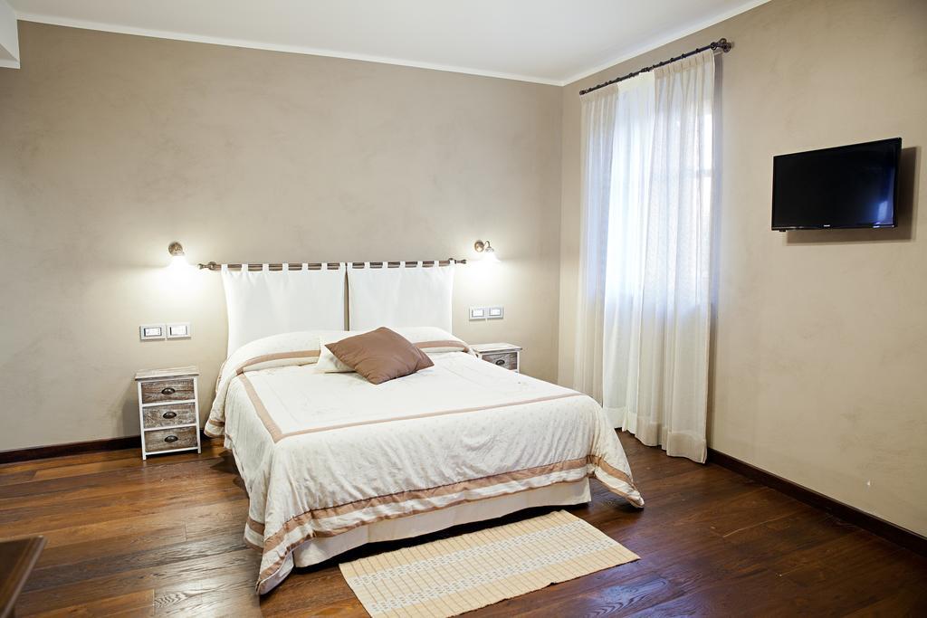 Il Giardino Di Ghilot Bed and Breakfast Cherasco Buitenkant foto